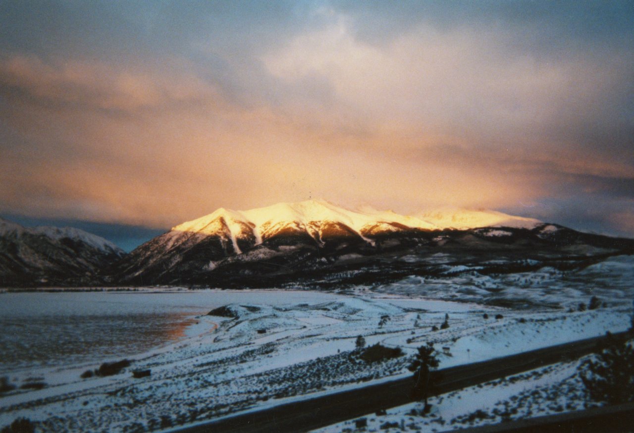 Alpen-glow atop Twin Lakes